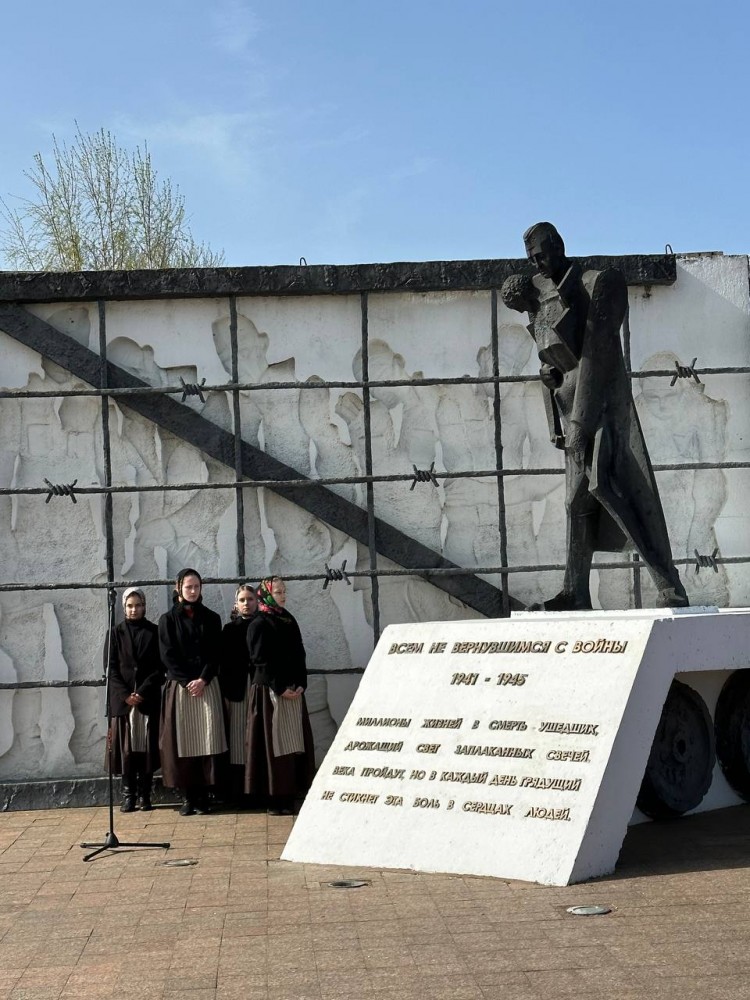 На территории Бобруйской крепости прошел митинг, посвященный Международному дню освобождения узников фашистских концлагерей, фото
