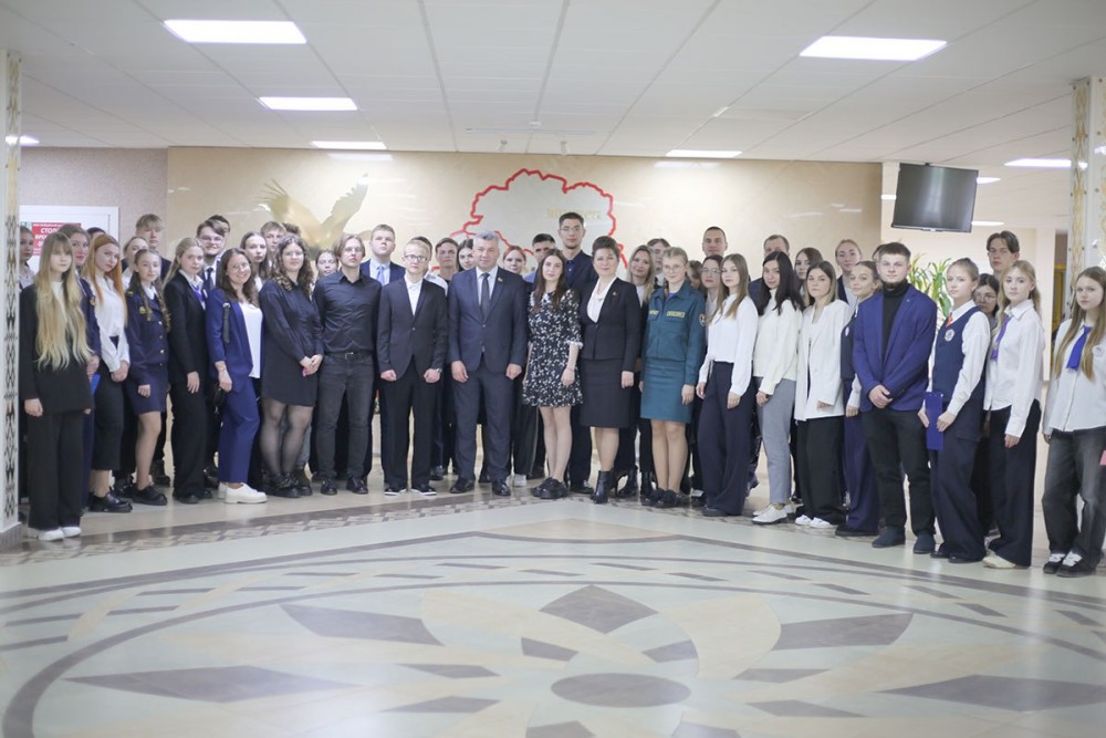 23 апреля в средней школе №34 состоялось первое заседание Молодежного парламента пятого созыва, фото