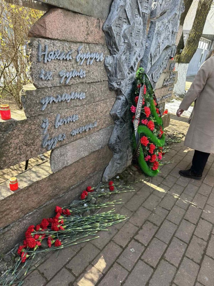 Коллектив ОАО "Беларусьрезинотехника" 11 апреля принял участие в митинге, посвященному Международному дню освобождения узников фашистских концлагерей., фото