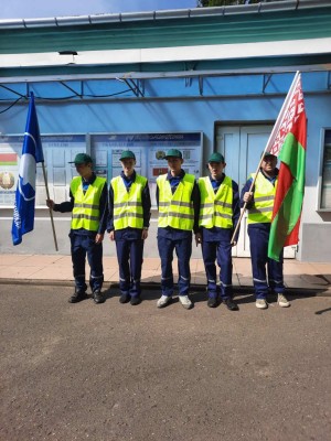 Сегодня на ОАО "Беларусьрезинотехника" приступил к работе студенческий отряд "Строитель"  имени Героя Советского Союза Сикорского Сергея Ивановича. Ребята с УО "Бобруйский государственный индустриально-строительный колледж" будут помогать благоустройству  - фото