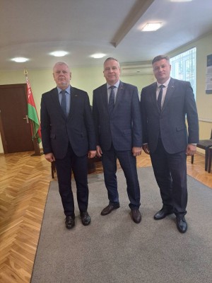 Председатель Белорусского профессионального союза работников химической, горной и нефтяной отраслей промышленности  Игорь Станкевич и председатель Могилёвского областного совета Белхимпрофсоюза Виталий Зеньков с рабочим визитом посетили ОАО "Беларусьрезин - фото