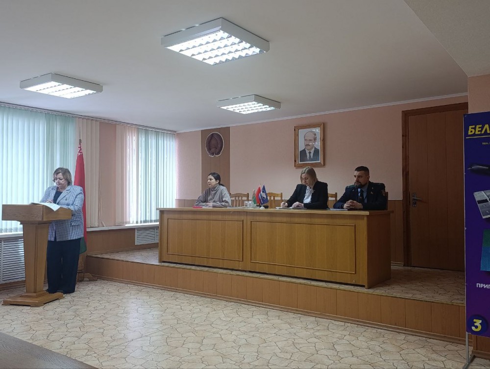 В рамках проведения правовых дней информирования 26.02.2026 перед коллективом ОАО "Беларусьрезинотехника" выступили: главный правовой инспектор Республиканского комитета Белхимпрофсоюза Логвина Людмила Викторовна, старший помощник прокурора г.Бобруйска Бо, фото