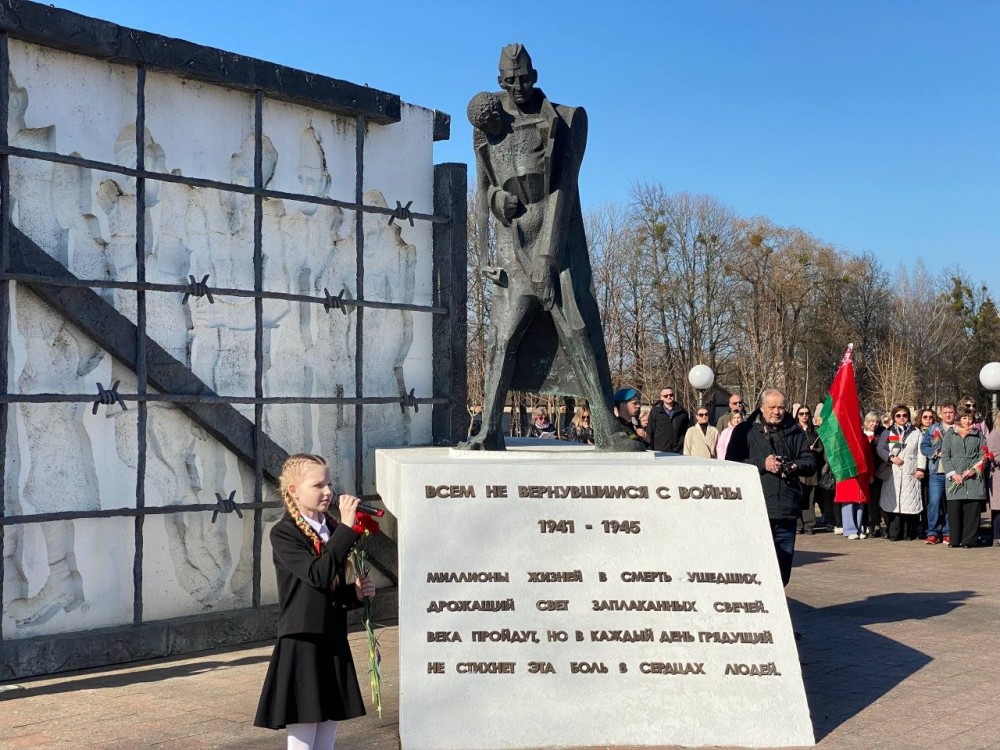 Коллектив ОАО "Беларусьрезинотехника" принял участие в митинг-реквиеме, посвященному Хатынской трагедии., фото