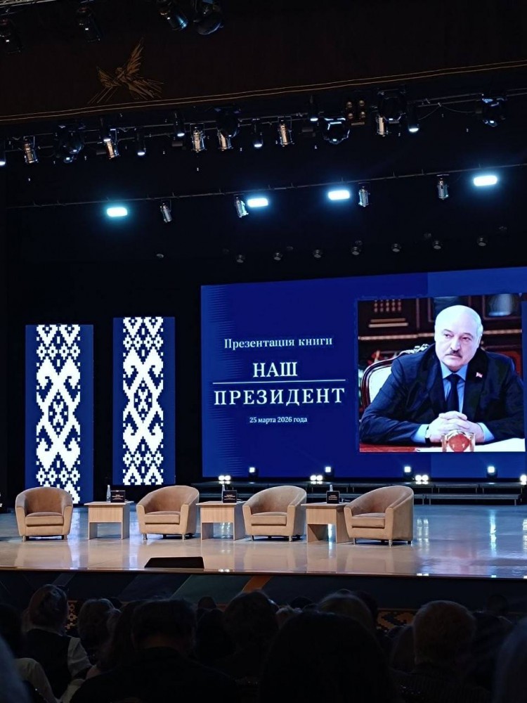 В Бобруйске прошла презентация книги «Наш Президент» с участием авторов, фото