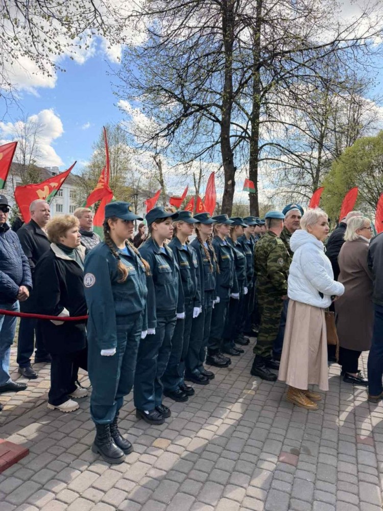 В преддверии скорбной даты — 40-летия катастрофы на Чернобыльской АЭС — коллектив ОАО "Беларусьрезинотехника" принял участие в торжественном открытии памятного знака., фото