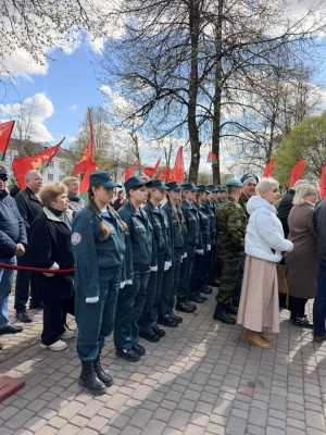 В преддверии скорбной даты — 40-летия катастрофы на Чернобыльской АЭС — коллектив ОАО "Беларусьрезинотехника" принял участие в торжественном открытии памятного знака. - фото