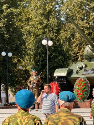 «Никто, кроме нас!». На площади Победы провели торжественный митинг, посвященный Дню десантников и Сил специальных операций Республики Беларусь  - фото